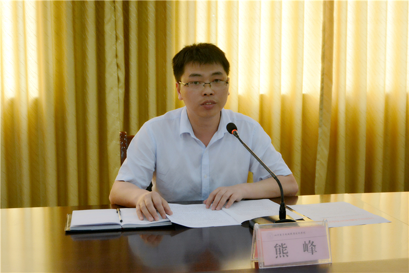 学院党委委员  熊峰